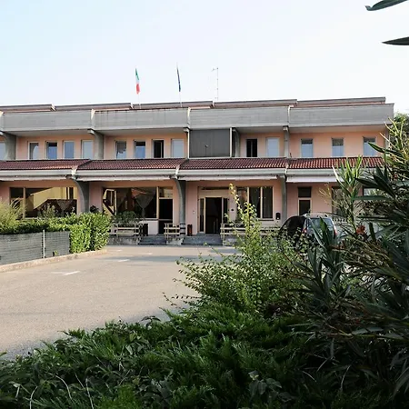 Route 9 Hotel Cadeo
