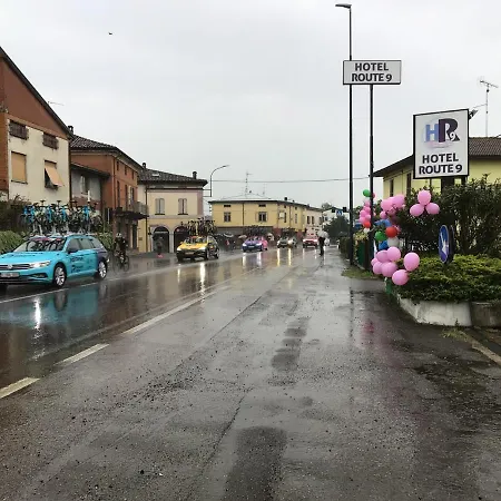 Отель Route 9 Cadeo