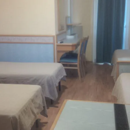 Отель Route 9 Cadeo