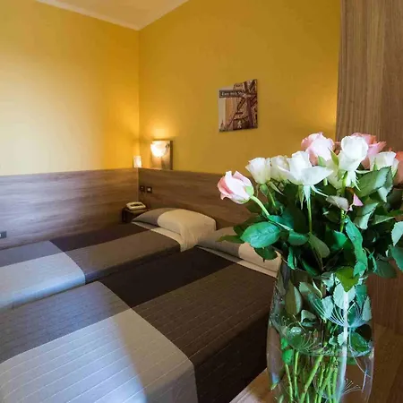 Route 9 Hotell 3*