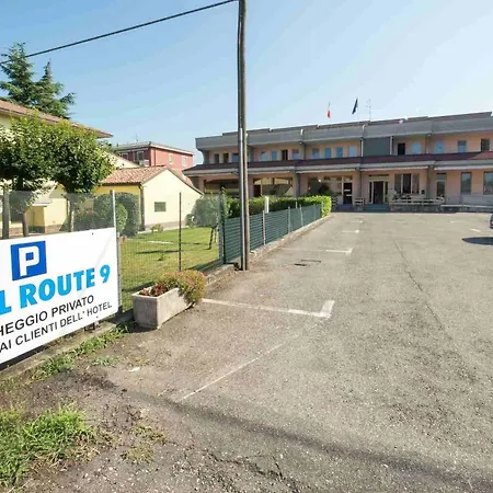 Route 9 Hotell Cadeo