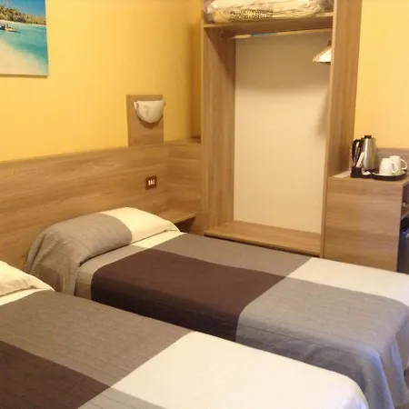 Route 9 Hotell 3*
