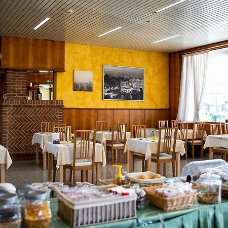 Route 9 Hotell