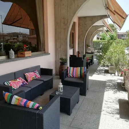 Route 9 Hotell Cadeo